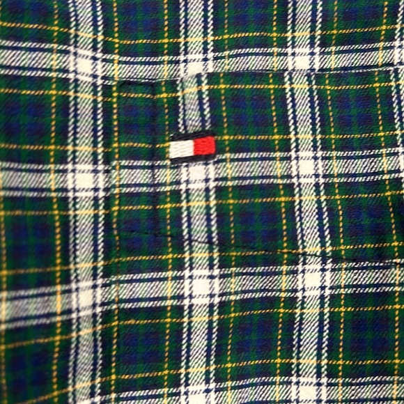 Tommy Hilfiger Classic Fit Button Down - Picture 5 of 7